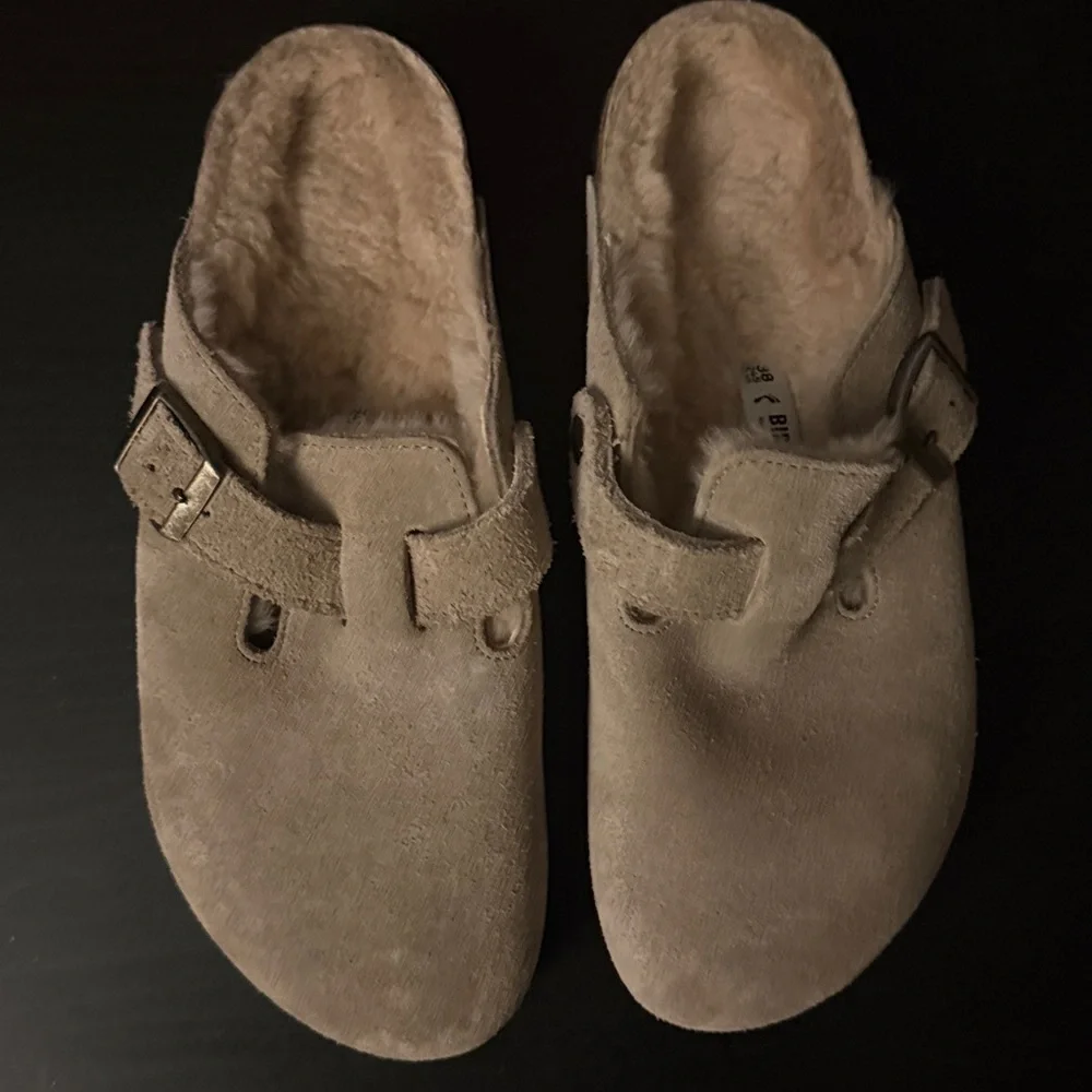 new Birkenstock boston shearling clogs in taupe sherpa suede EU 38 ( US 7-7.5 ) - Picture 2 of 3